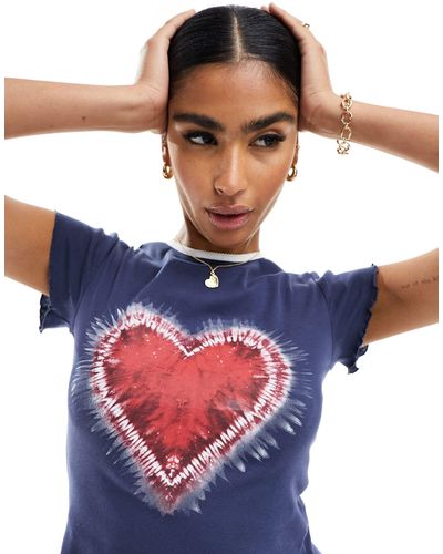 Miss Selfridge Heritage - t-shirt indaco con stampa di cuore sul davanti - Blu