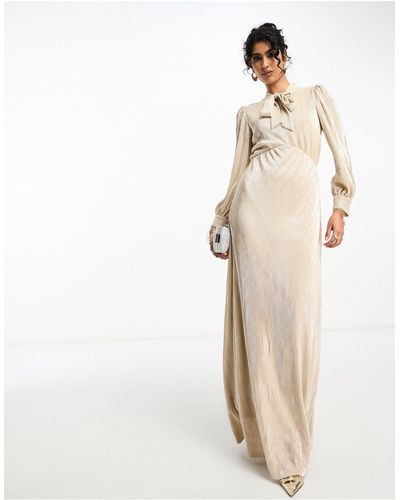 TFNC London Robe longue en plissé à col lavallière - métallisé - Neutre