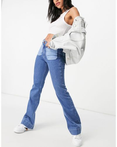 Wrangler Flared Jeans Met Opgestikte Zakken - Blauw