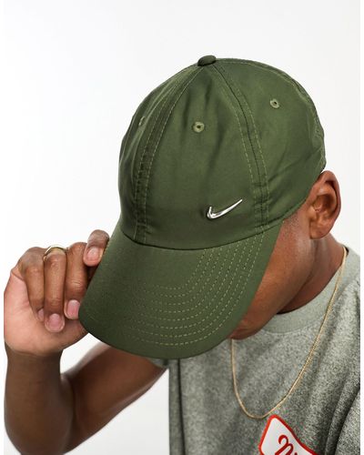 Nike Club - casquette à logo virgule métallisé - foncé - Vert