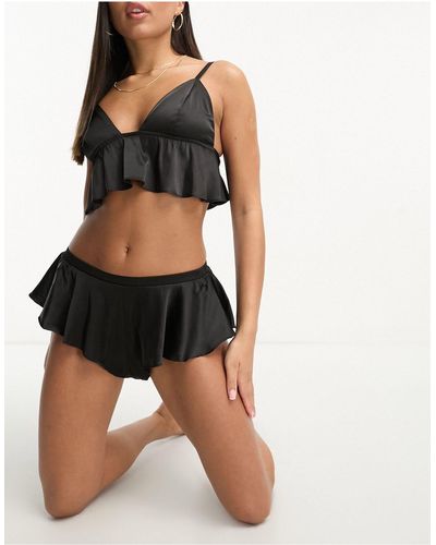 In The Style Lingerie Bra Top And Ruffle Knicker Set - Black