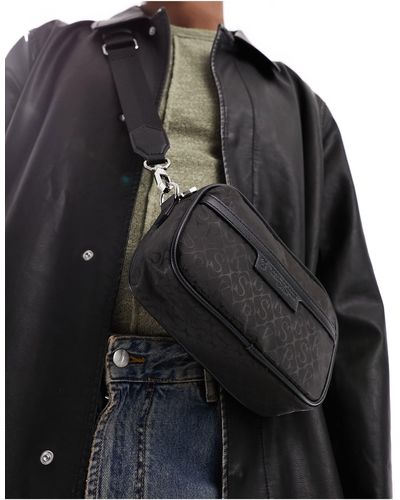 Chest bag deals bershka