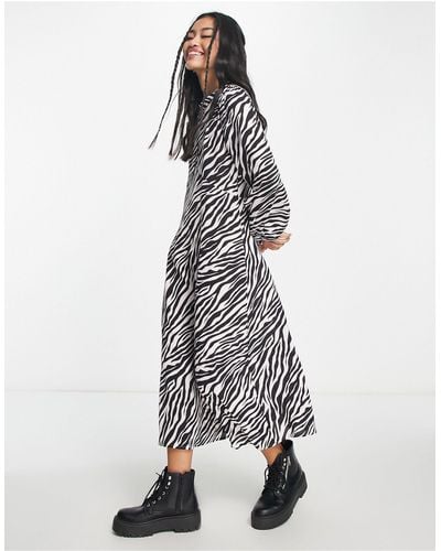Jdy Esclusiva - vestito midi accollato con apertura sul retro con stampa zebrata - Bianco
