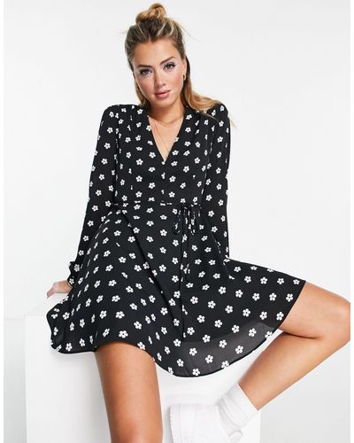 Glamorous Robe à imprimé pâquerettes avec taille nouée et col v - noir - Orange