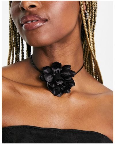 Monki Rose Corsage Necklace - Black
