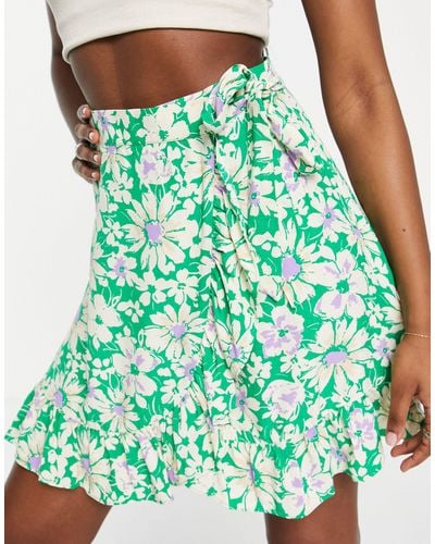 TOPSHOP Ruffle Wrap Daisy Print Mini Skirt - Green