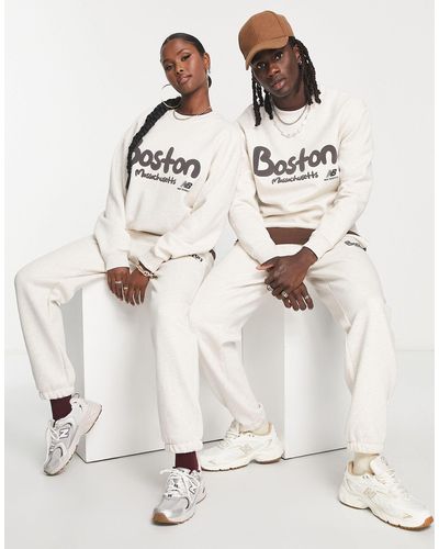 New Balance Uniseks Sweatshirt Met 'boston'-print - Naturel