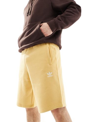 adidas Originals Pantalones cortos color essentials - Amarillo