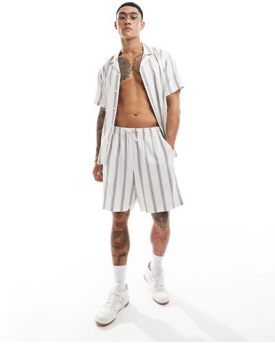 New Look – gestreifte shorts aus leinenmix - Weiß