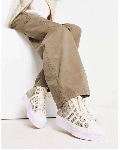 adidas Originals Nizza - baskets mi-hautes à semelle plateforme et imprimé serpent - Blanc