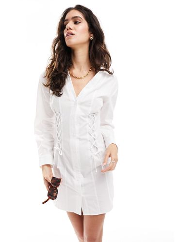 Miss Selfridge Robe chemise courte en popeline avec laçage - Blanc