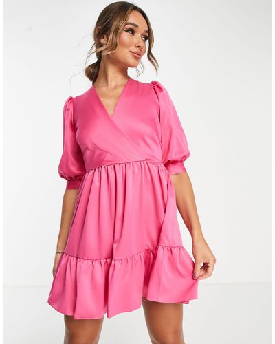 Closet Vestido corto rosa luminoso cruzado amplio