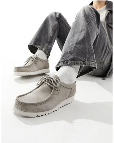 Clarks Zapatos wallabee grises