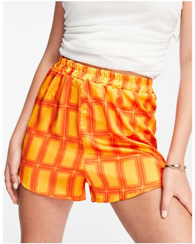 I Saw It First Pantalones cortos extragrandes y vaporosos con estampado geométrico - Naranja