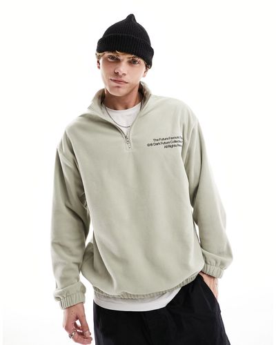 ASOS Asos dark future – oversize-sweatshirt aus salbeiem polarfleece mit kurzem reißverschluss und print auf vorder- und rückseite - Grün