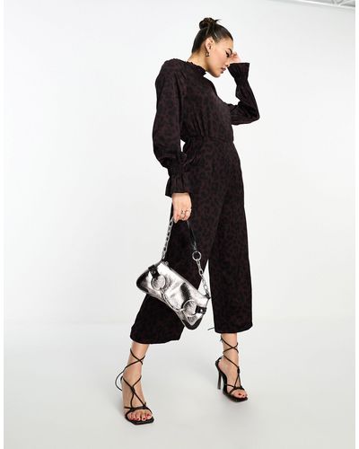 AX Paris Tuta jumpsuit color prugna animalier con pantaloni culotte e collo alto - Nero