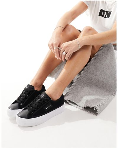 Calvin Klein – bold – mehrfarbige sneaker mit flacher plateausohle und niedrigem schaft