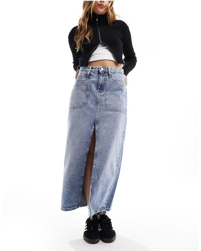 Calvin Klein Jupe longue fonctionnelle en jean - délavage clair - Bleu