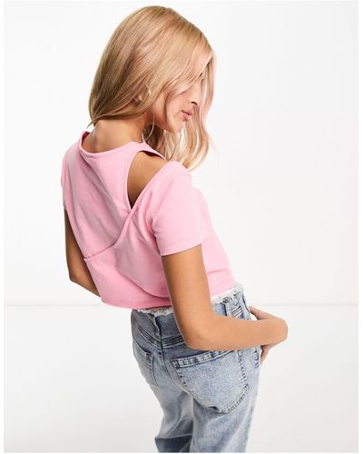 Calvin Klein Exclusivité asos - - t-shirt effet rétréci à découpe - Rose