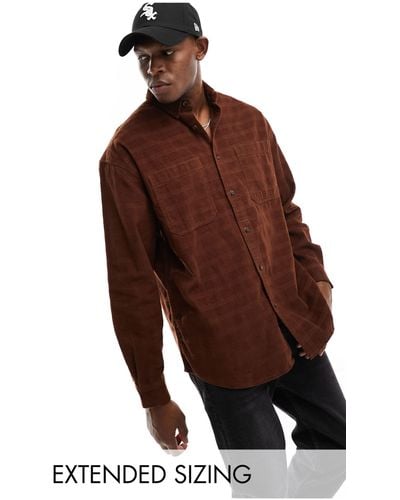 ASOS – oversize-hemd im stil der 90er aus braunem cord mit karo-strukturmuster