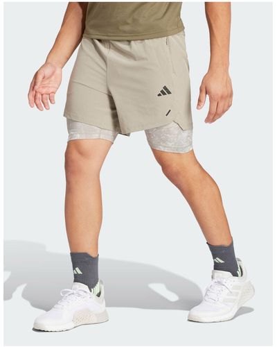 adidas Originals Pantalones cortos verdes con diseño 2 en 1 power workout