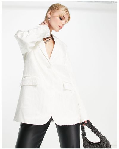 NA-KD X moa mattson - blazer habillé d'ensemble oversize en tissu texturé brillant - Blanc