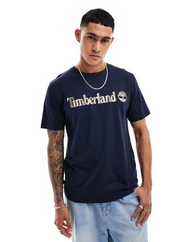Timberland – es t-shirt mit großem camouflage-logo - Blau