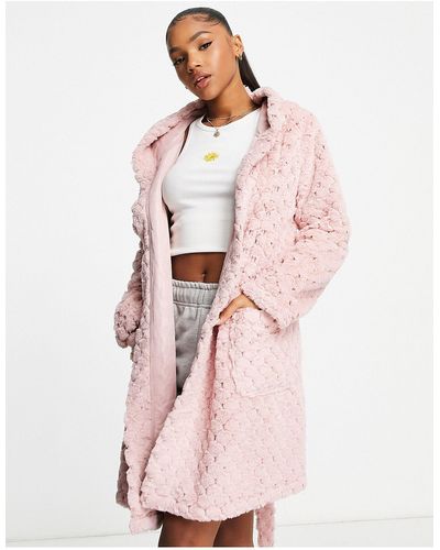 ASOS Peignoir court en fausse fourrure gaufrée - Rose