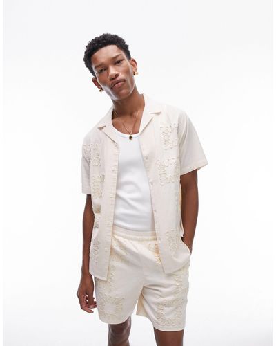 TOPMAN – kurzärmliges, besticktes regular fit hemd - Weiß