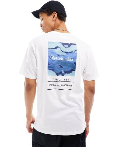 Columbia Barton springs - t-shirt con stampa blu multicolore sul retro - Bianco
