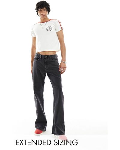ASOS Jeans a zampa con fondo ampio slavato - Bianco
