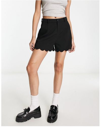 Morgan Tailored Shorts With Scallop Hem Detail - Black