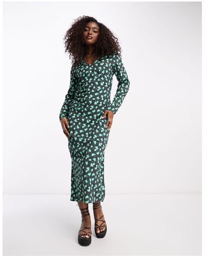 Vero Moda Robe mi-longue à imprimé fleurs - et noir - Vert