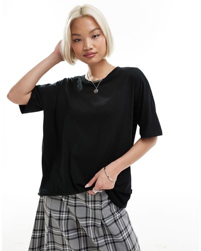 Noisy May T-shirt oversize nera con spalle scese - Nero