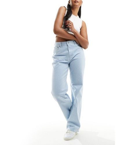 Abercrombie & Fitch – curve love – gestreifte jeans im 90er-stil - Blau