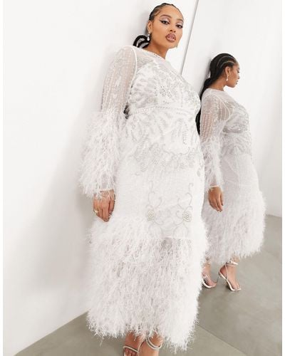 ASOS Curve - vestito midi a maniche lunghe con piume sintetiche sul fondo e cristalli color avorio - Bianco