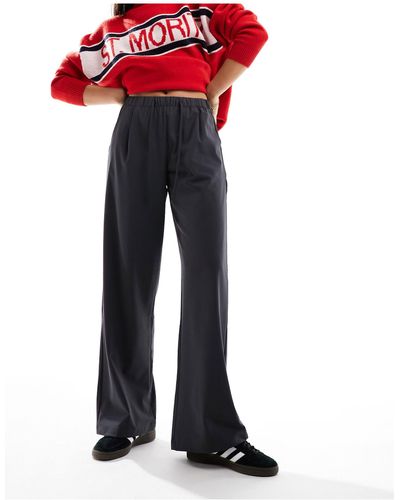 Bershka Pantalon ample habillé à taille nouée - foncé - Rouge