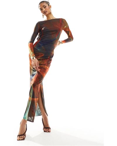 FARAI LONDON Anayah - robe droite longue dos nu en tulle à manches longues - rouge dégradé - Multicolore