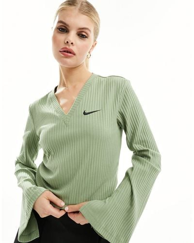 Nike Top tendance à manches longues et col en v en jersey côtelé - pétrole - Vert