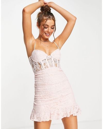 Bardot – minikleid aus spitze mit korsetttaille und rüschensaum - Pink