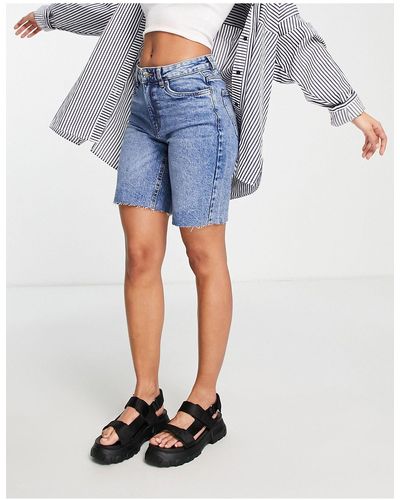 Vero Moda Lange Denim Shorts Met Onafgewerkte Zoom - Blauw