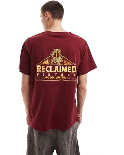 Reclaimed (vintage) T-shirt oversize color bordeaux con stampa del logo e leopardo sul retro - Rosso