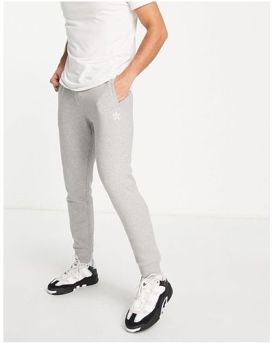 adidas Originals Essentials - Slim Fit joggingbroek Met Klein Logo - Grijs
