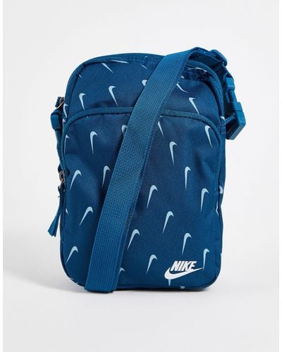 Nike Heritage - sac bandoulière avec imprimé logo sur l'ensemble - Bleu