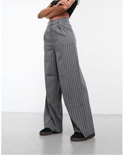 Reclaimed (vintage) Pantalon droit large style années 90 à fines rayures - gris et blanc