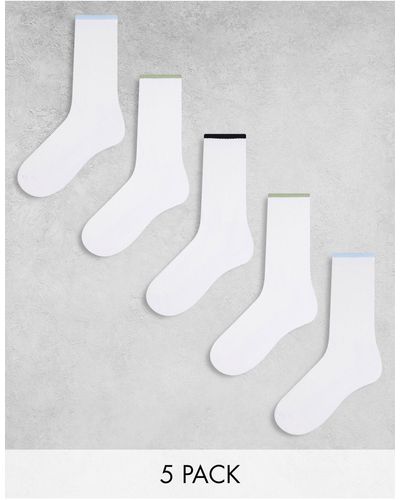 ASOS Confezione da 5 paia di calzini sportivi bianchi con bordo verde, blu e nero - Bianco
