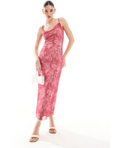 Pieces Vestito lungo con spalline sottili e scollo rotondo trasparente con stampa di rose - Rosa