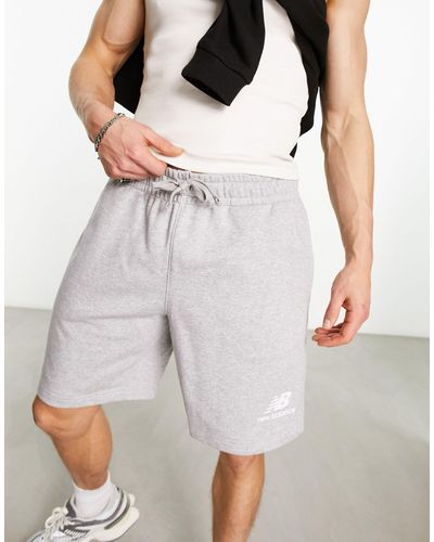 New Balance Essentials stacked - pantaloncini ini pile grigi con logo - Grigio