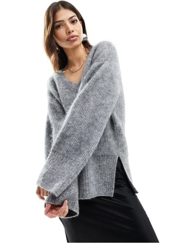 & Other Stories Premium Knit Wool Blend Relaxed Sweater With V Neck - Grey