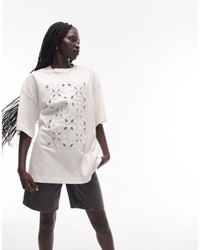 TOPSHOP T-shirt oversize chiaro con motivo geometrico applicato - Bianco
